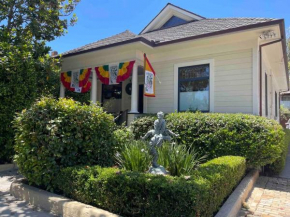 Upscale Downtown Home Walk to Beach shops Bars 2